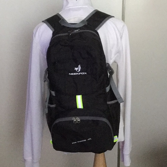 NEEKFOX Lightweight Travel Hiking Backpack - Picture 7 of 8